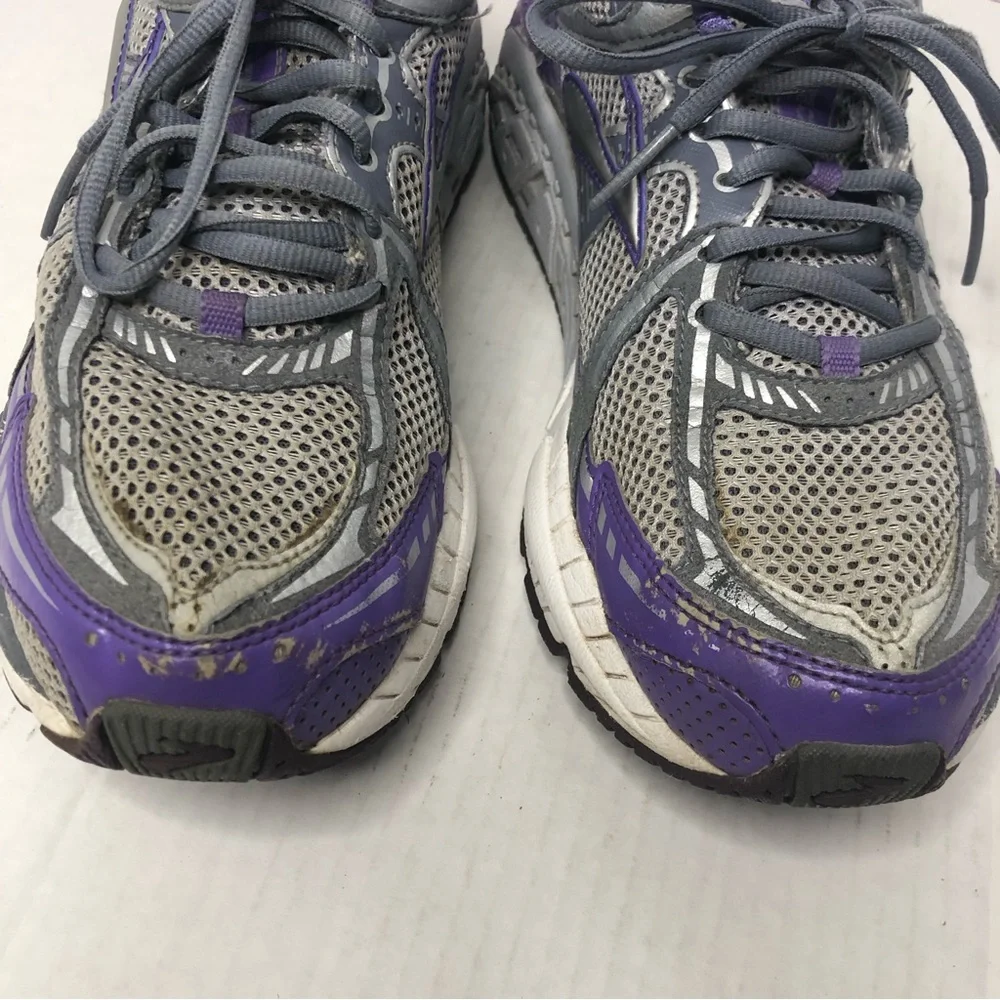 Brooks Sneakers Womens Size 9 Addiction 11 Running Shoes Purple Gray Silver DNA